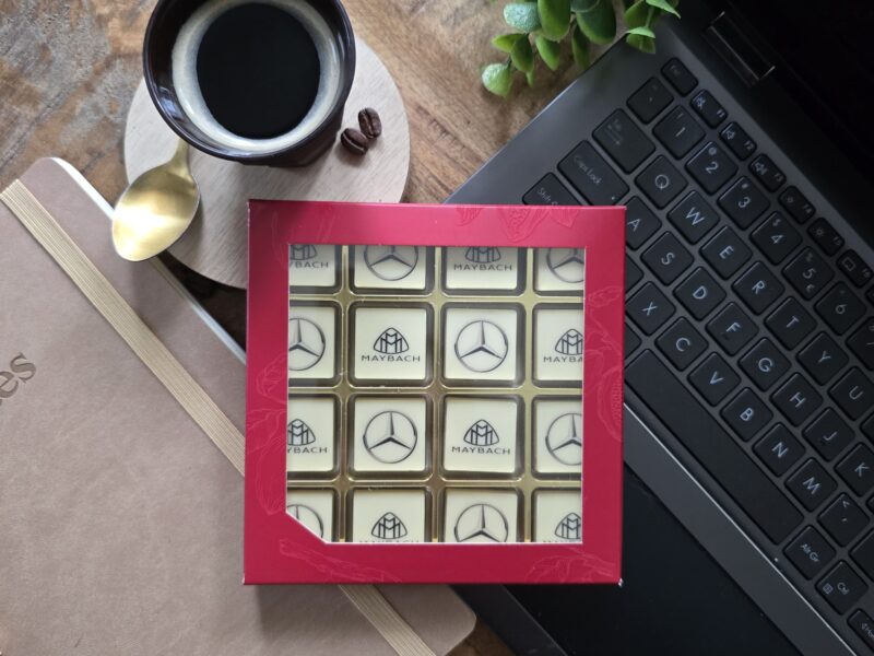 16 chocoladeblokjes in een geschenkdoos, volledig te personaliseren