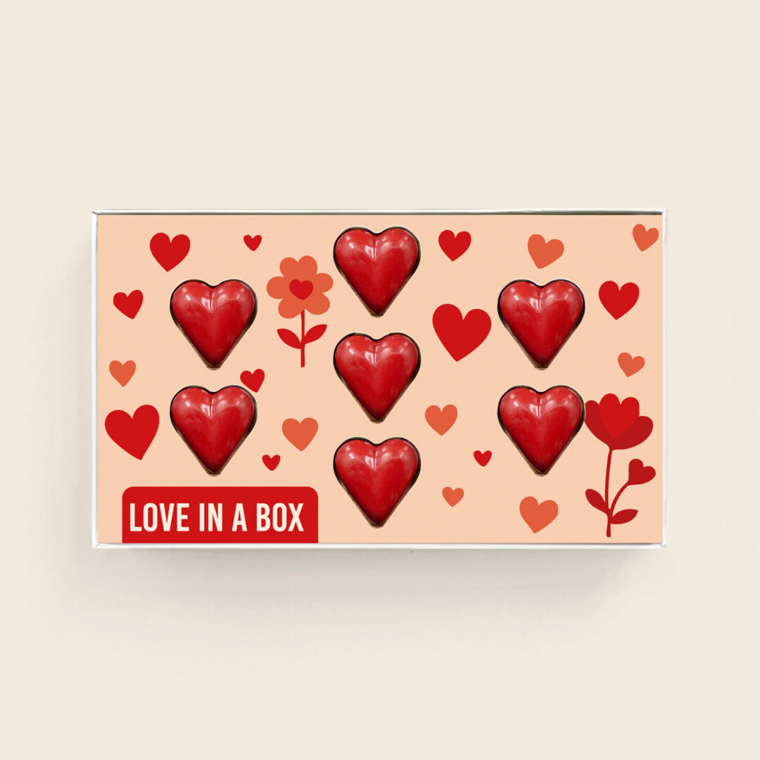 Chocolade hartjes love in a box bonbons voor Valentijn, moederdag en vaderdag. tasty Present gepersoonaliseerde chocoalde gifts