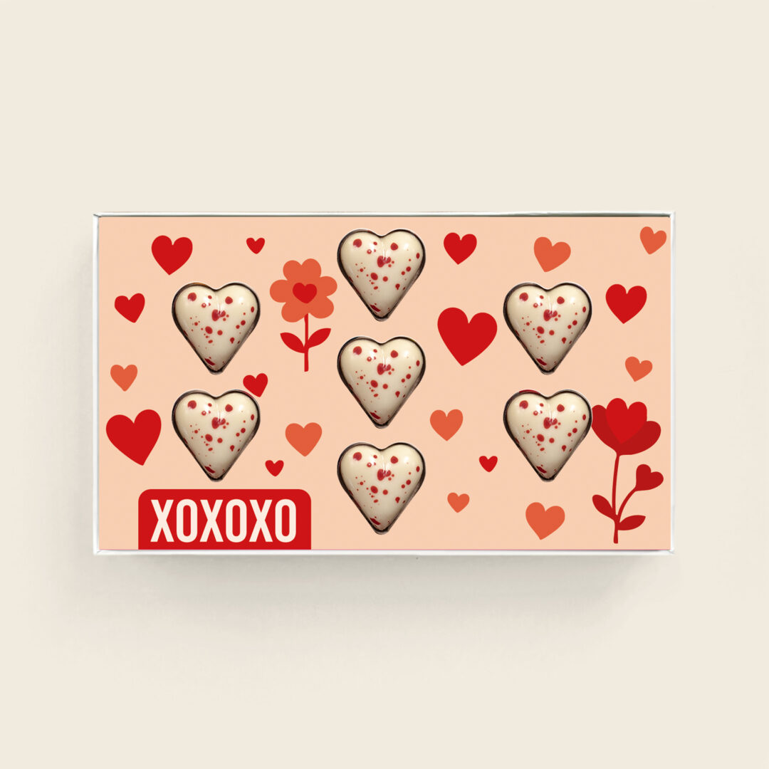 choclade hartjes in XOXOXO thema in luxe geschenkdoos. Tasty Present - gepersonaliseerde chocolade