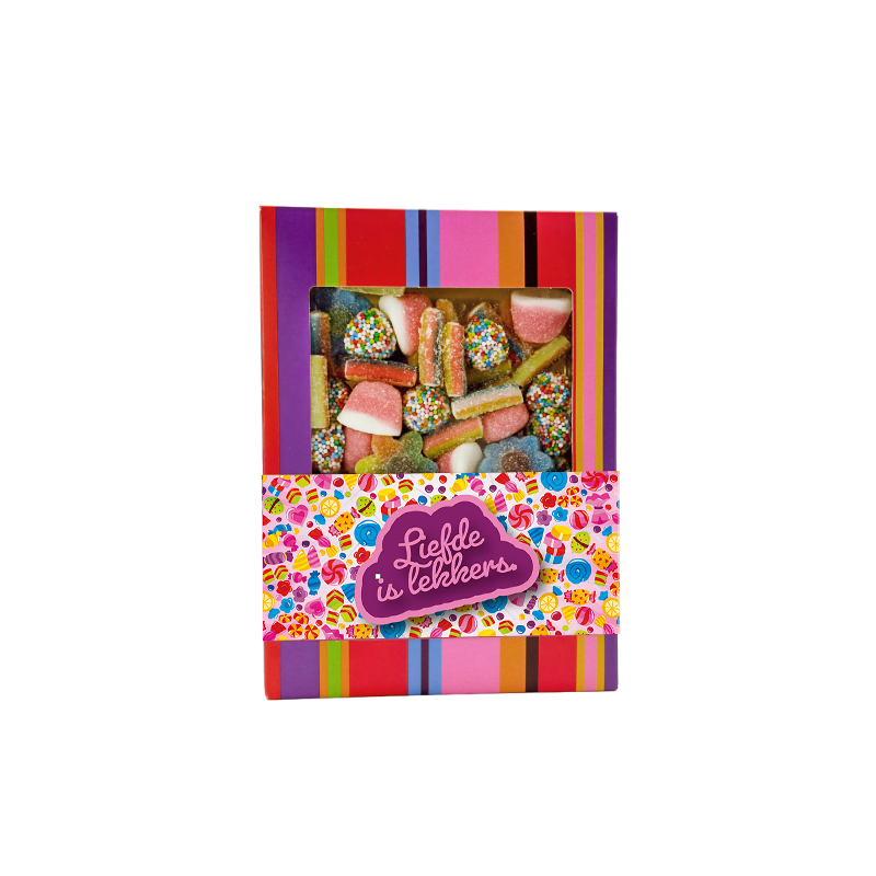 gemengd snoep in kleurrijk doosje in Liefde thema liefde is lekkers . valentijn, Moederdag. Tasty Present