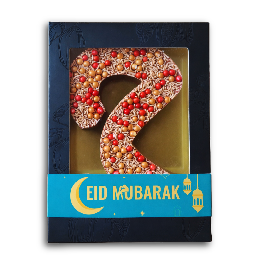 Eid Mubarak - Suikerfeest Mim Suymbool in melkchocolade en luxe topping - Volledig Halal - in luxe zwarte geschenkdoos en wikkel met Eid Mubarak thema design. Tasty Present - gepersonaliseerde chocolade en zoetwaren